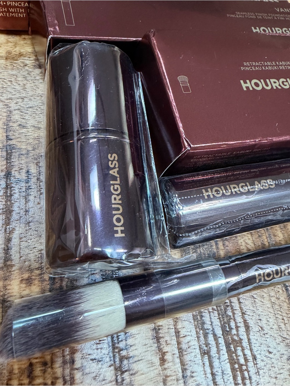 Hourglass Dual-Ended Synthetic Makeup Brushes with Metallic Brown Packaging - Picture 2 of 3